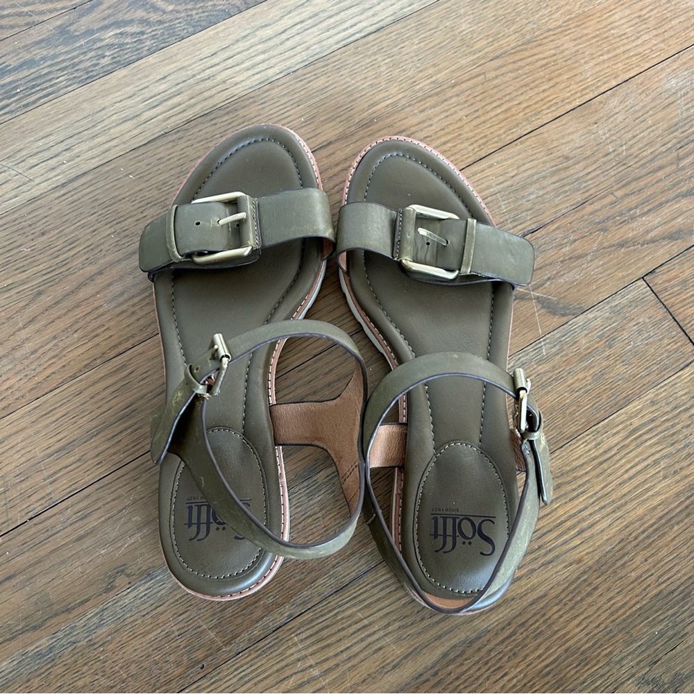 Sofft Women’s Olive Sandal with Buckle - Picture 6 of 6